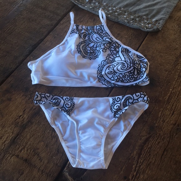 Two piece high neckline white & black bikini - Picture 4 of 7